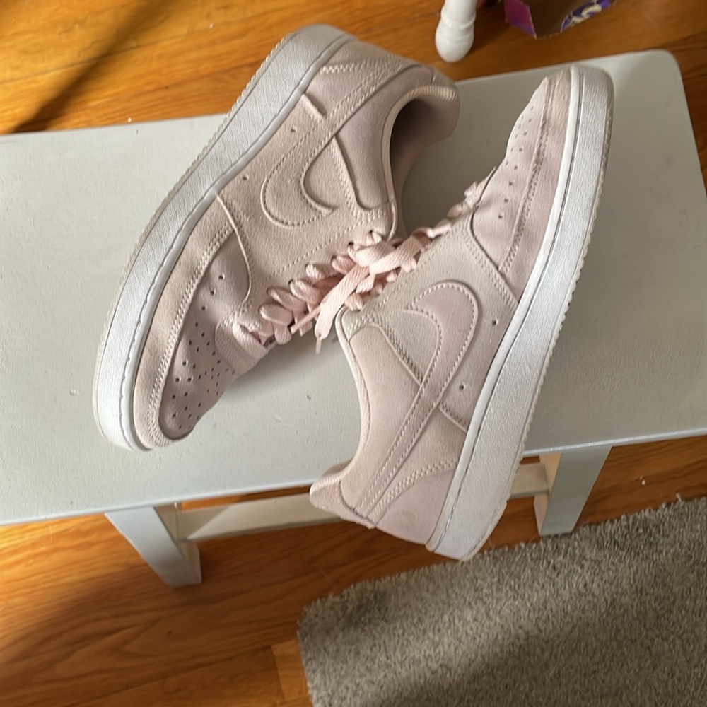 Pink Nike Lo Court - Picture 2 of 4